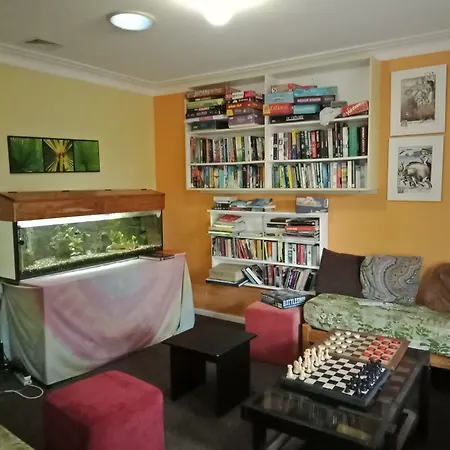 Ozzie Pozzie Backpackers-2